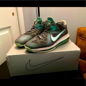 Nike lebron 9 low Easter Size 9 *clean*